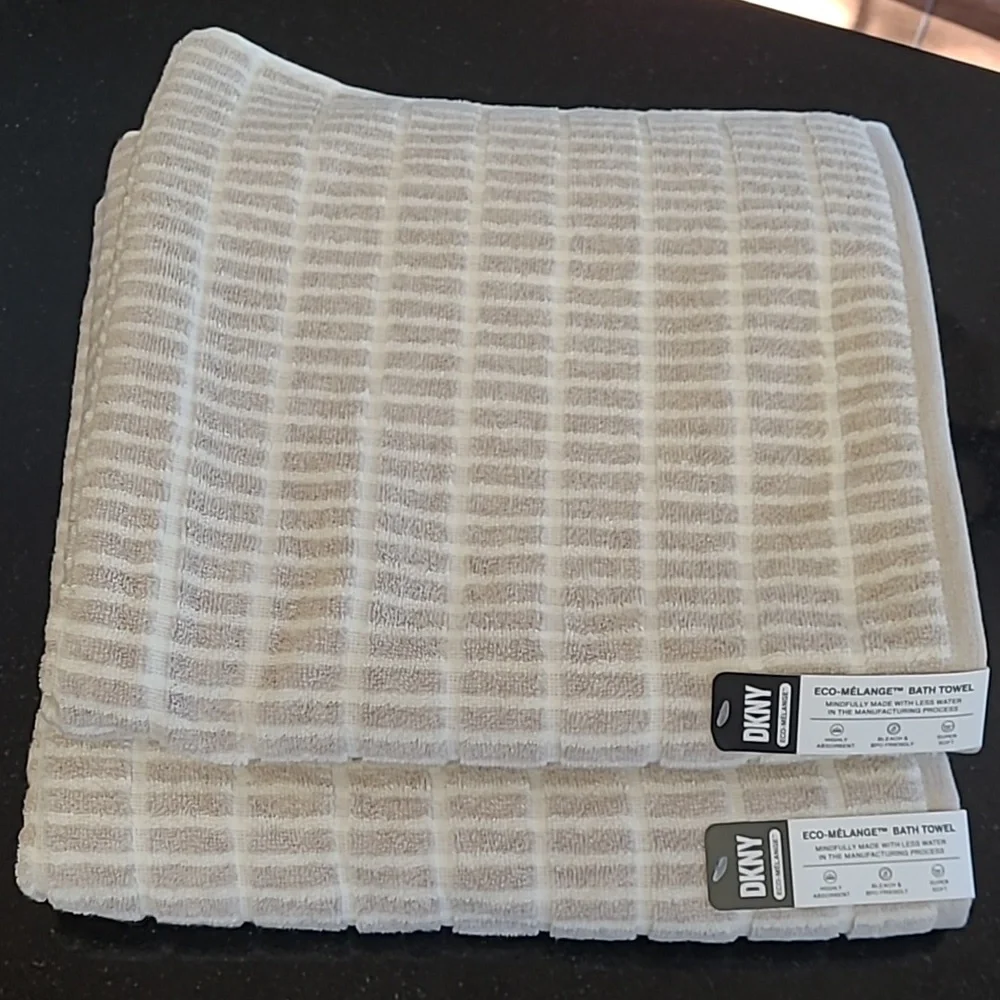 DKNY Bath Towel Set